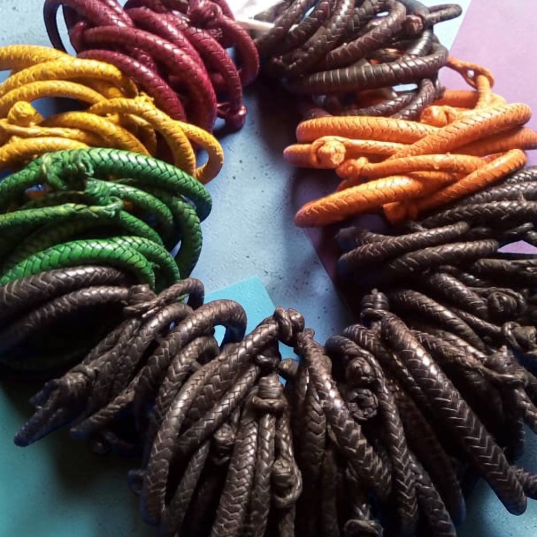 bracelet en cuir teinté