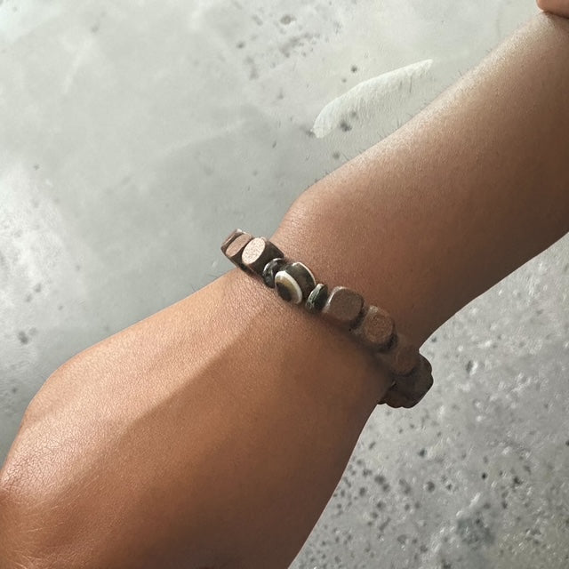 Bracelet multirangs en perles de bois