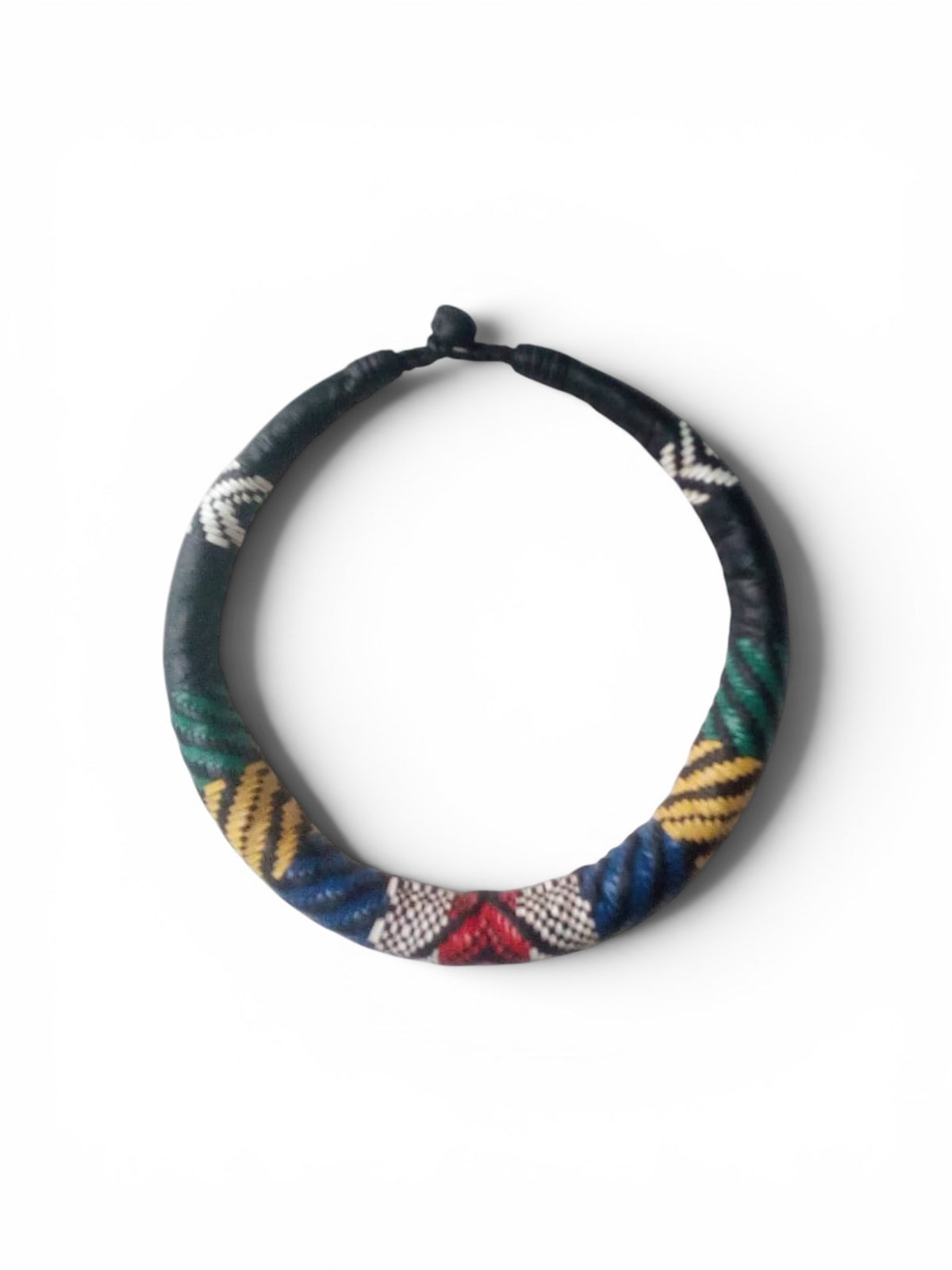 colliers cuir teinté